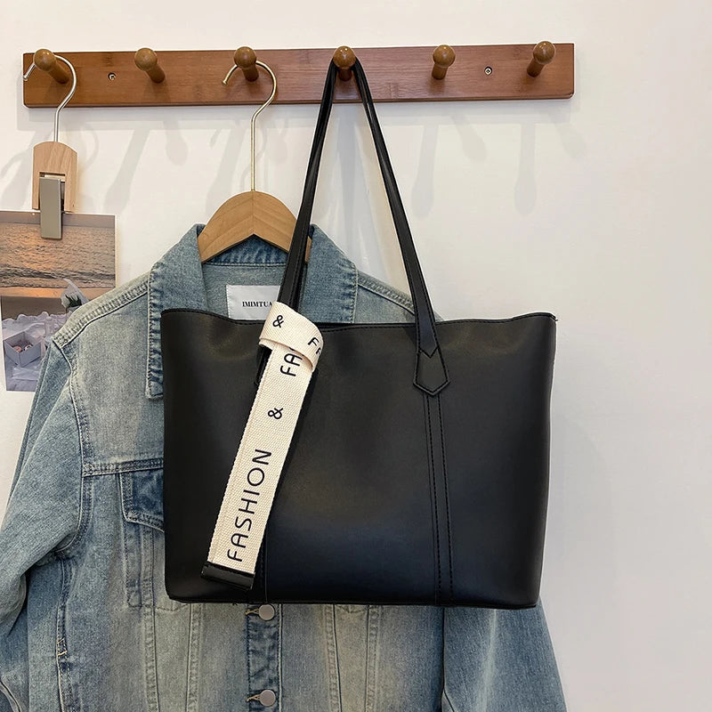Bolsa Feminina de Verão Preta – Grande Capacidade e Design Casual para Ombro