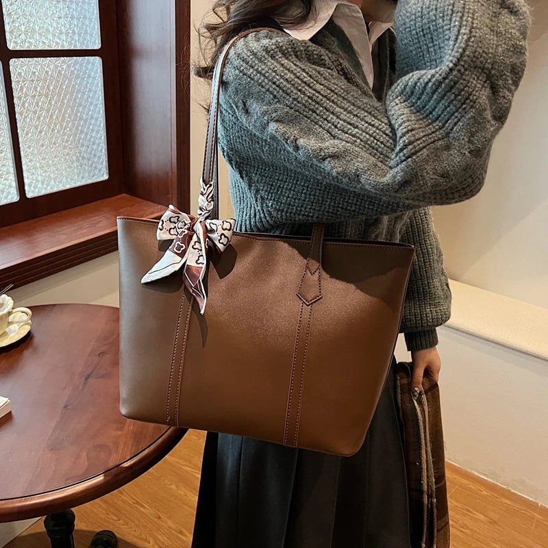 Bolsa Feminina de Verão Preta – Grande Capacidade e Design Casual para Ombro