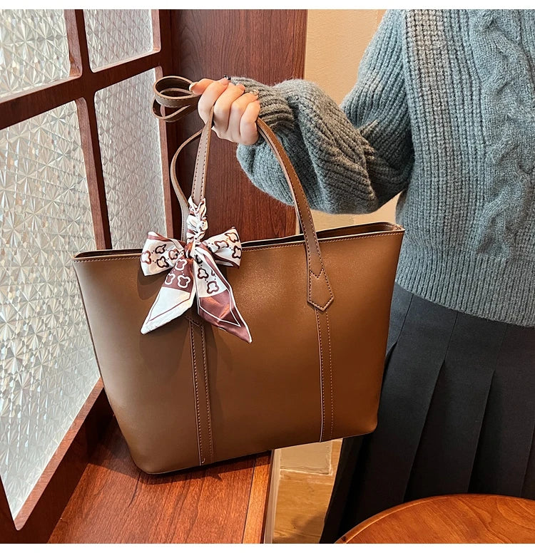 Bolsa Feminina de Verão Preta – Grande Capacidade e Design Casual para Ombro