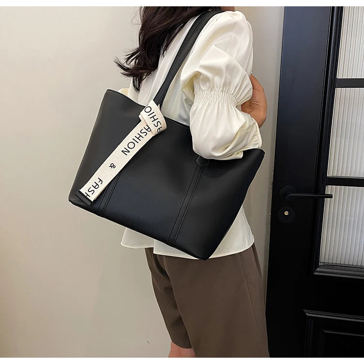 Bolsa Feminina de Verão Preta – Grande Capacidade e Design Casual para Ombro