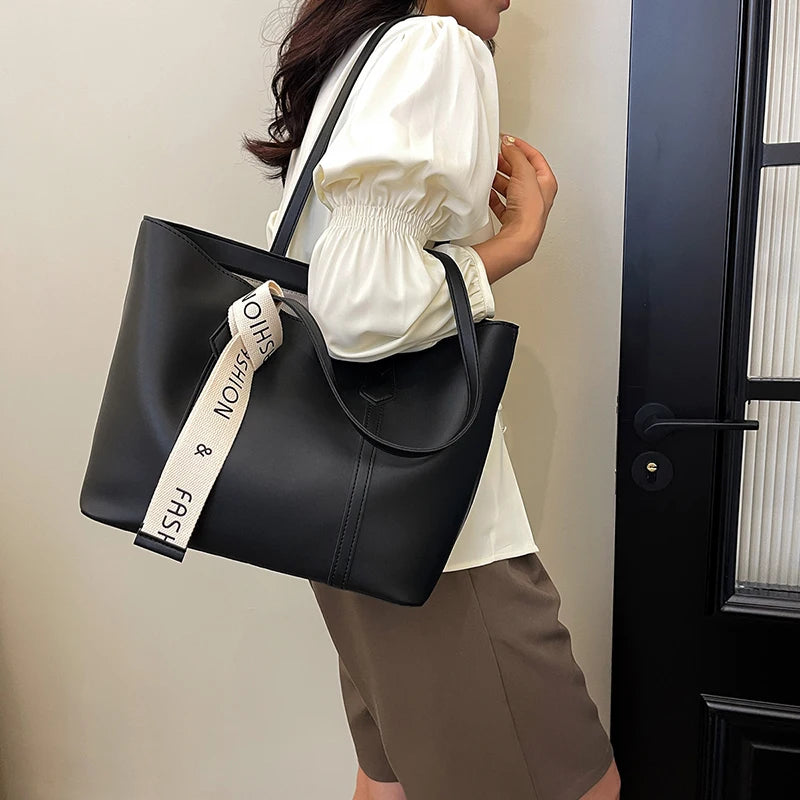 Bolsa Feminina de Verão Preta – Grande Capacidade e Design Casual para Ombro