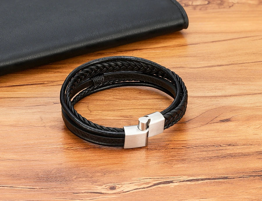 Pulseira Masculina XQNI Luxo em Couro Trançado – Multicamadas com Aço Inoxidável