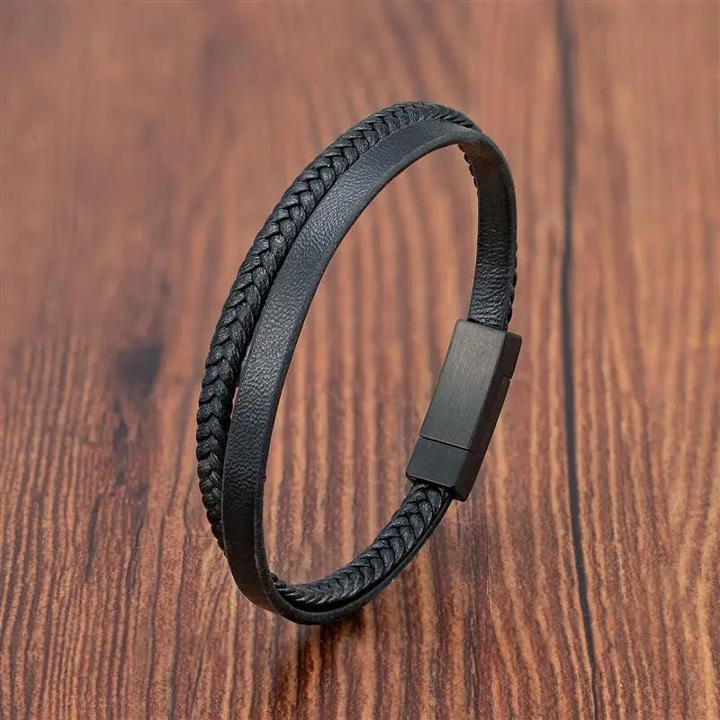 Pulseira Masculina em Couro Preto – Dupla Camada com Detalhe em Aço Inoxidável