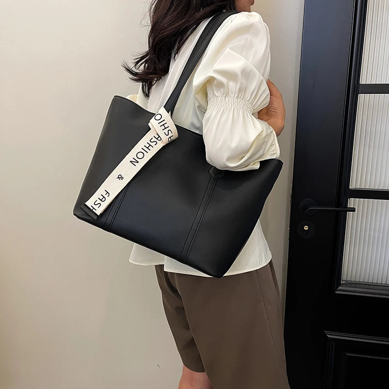 Bolsa Feminina de Verão Preta – Grande Capacidade e Design Casual para Ombro