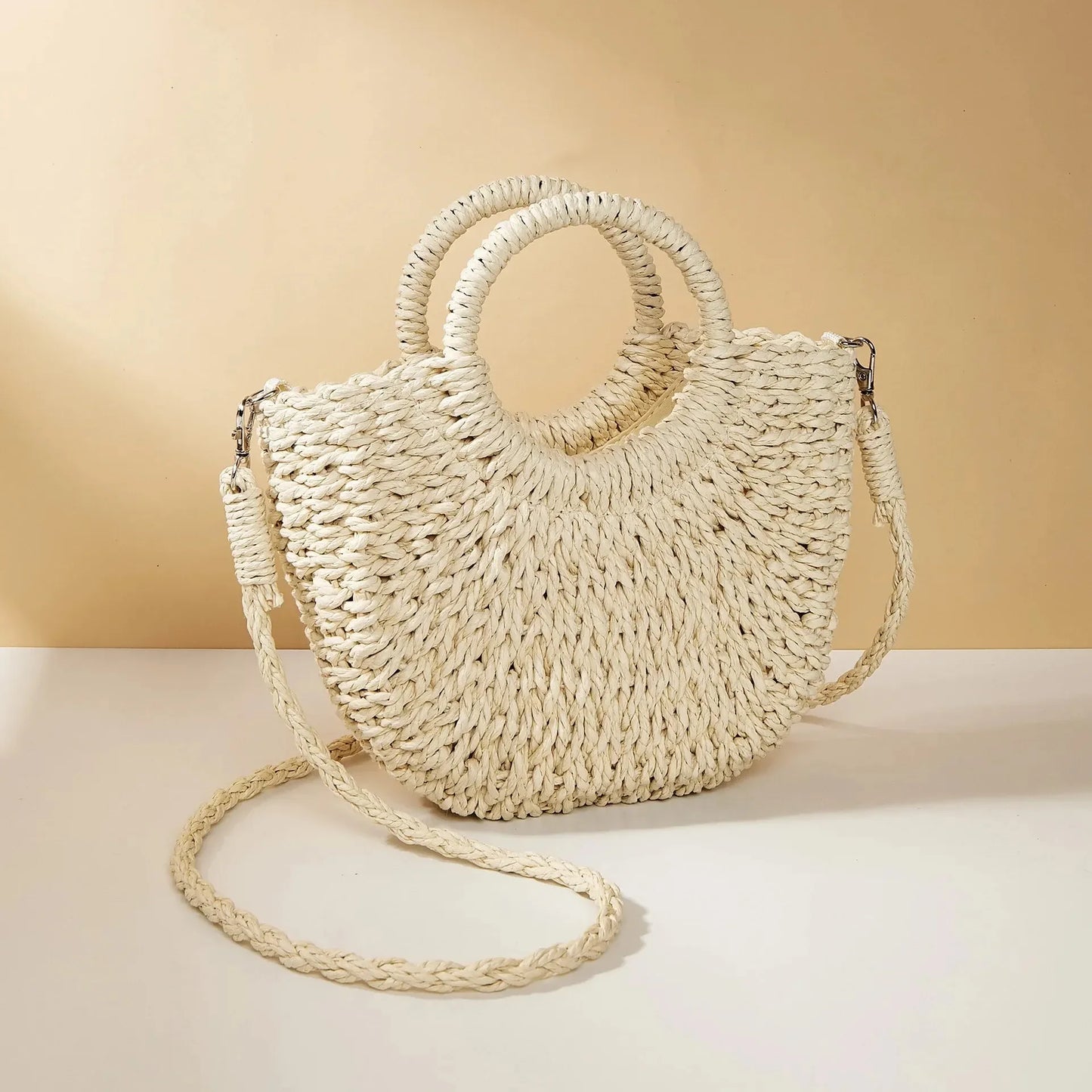Bolsa de Praia Feminina em Palha Trançada – Formato Meia-Lua com Grande Capacidade e Estilo Verão