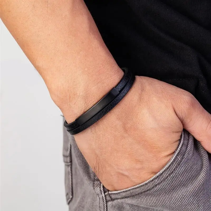 Pulseira Masculina em Couro Preto – Dupla Camada com Detalhe em Aço Inoxidável