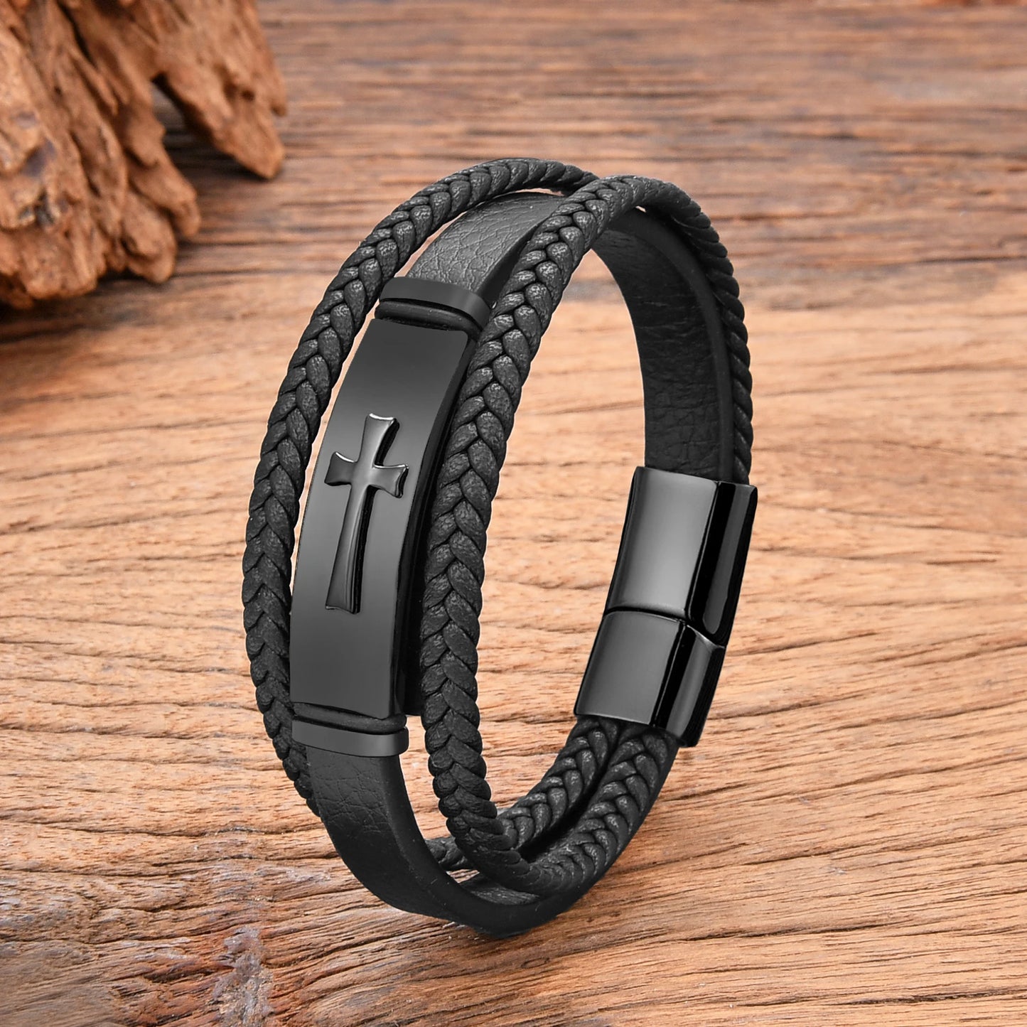 Pulseira Masculina Cruz em Aço Inoxidável e Couro – Banhada a Ouro Preto Punk