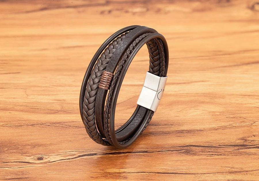 Pulseira Masculina XQNI Luxo em Couro Trançado – Multicamadas com Aço Inoxidável