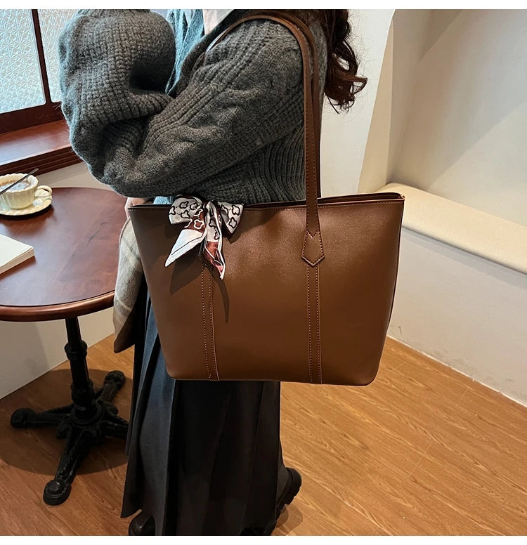 Bolsa Feminina de Verão Preta – Grande Capacidade e Design Casual para Ombro