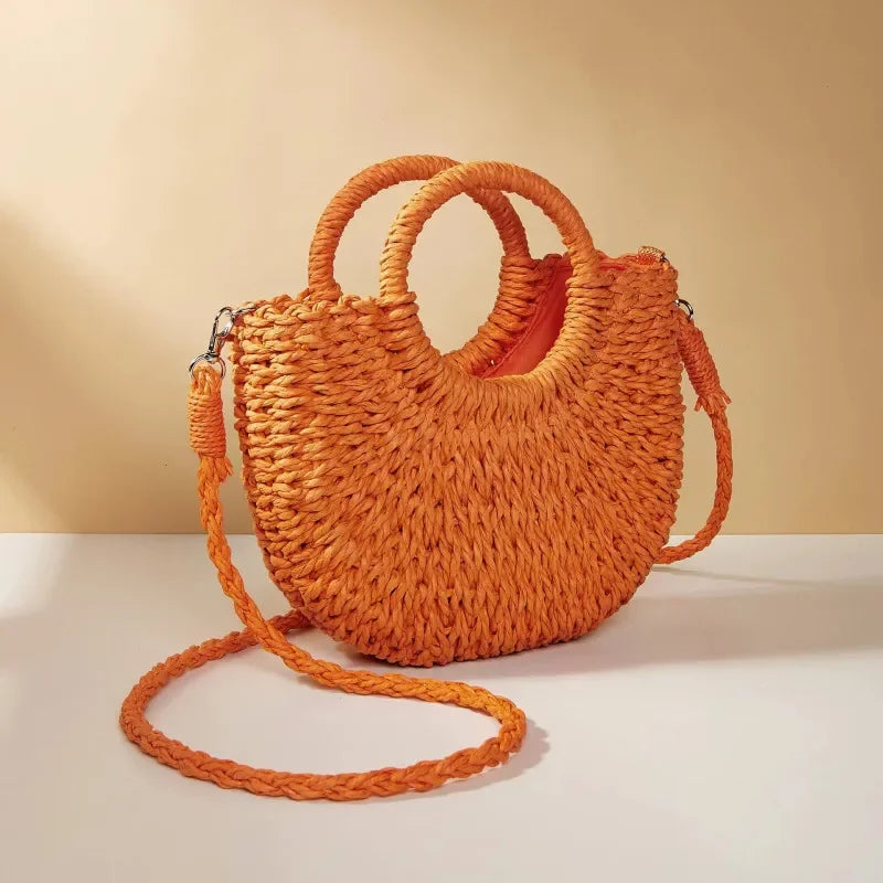 Bolsa de Praia Feminina em Palha Trançada – Formato Meia-Lua com Grande Capacidade e Estilo Verão