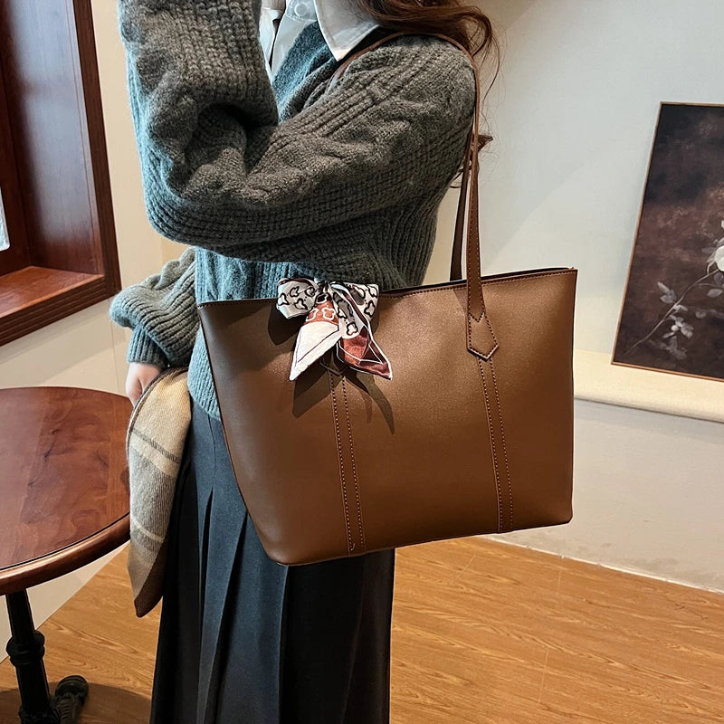Bolsa Feminina de Verão Preta – Grande Capacidade e Design Casual para Ombro