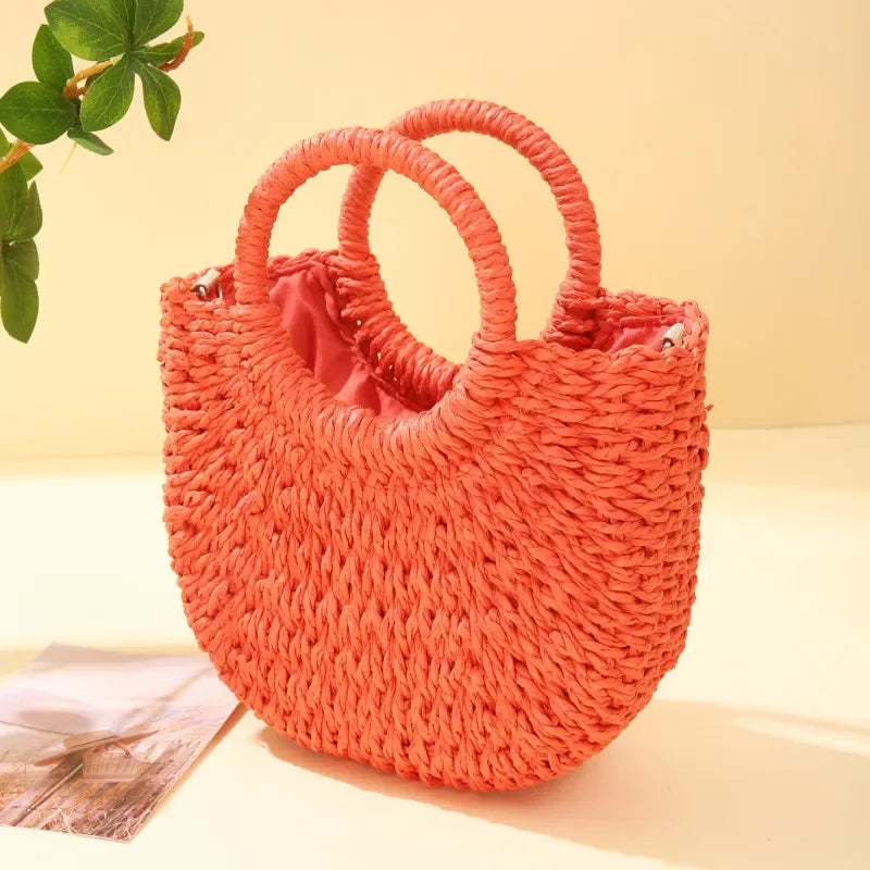 Bolsa de Praia Feminina em Palha Trançada – Formato Meia-Lua com Grande Capacidade e Estilo Verão