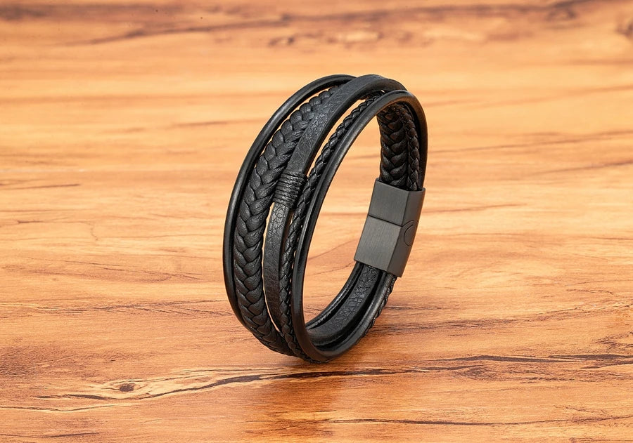Pulseira Masculina XQNI Luxo em Couro Trançado – Multicamadas com Aço Inoxidável