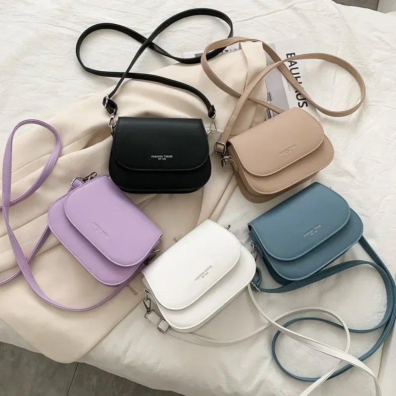 Bolsa Feminina Estilo Saddle em Couro PU – Bolsa Transversal Fashion com Correntes e Design Elegante