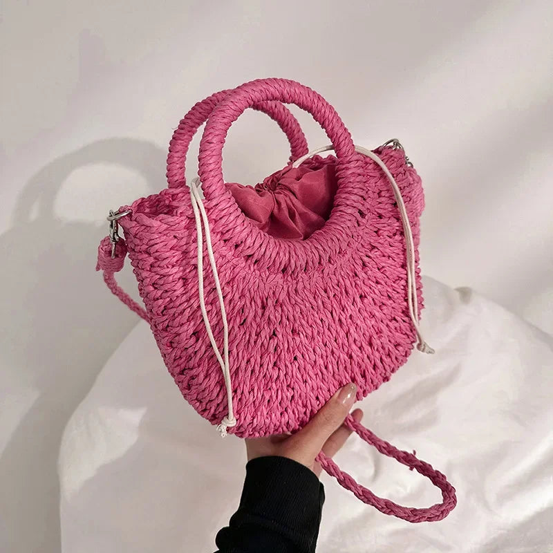 Bolsa de Praia Feminina em Palha Trançada – Formato Meia-Lua com Grande Capacidade e Estilo Verão
