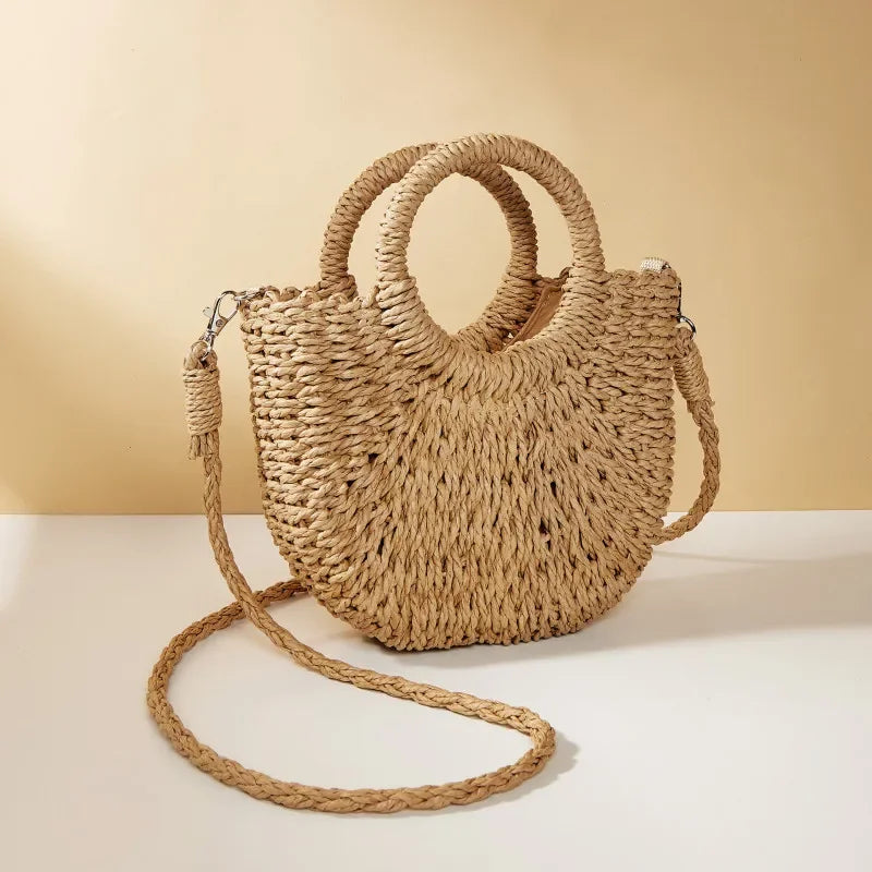 Bolsa de Praia Feminina em Palha Trançada – Formato Meia-Lua com Grande Capacidade e Estilo Verão