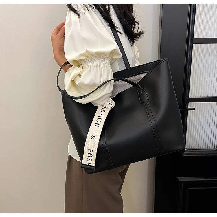 Bolsa Feminina de Verão Preta – Grande Capacidade e Design Casual para Ombro