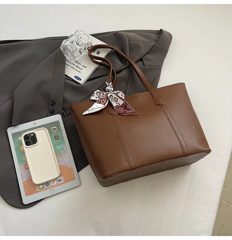 Bolsa Feminina de Verão Preta – Grande Capacidade e Design Casual para Ombro