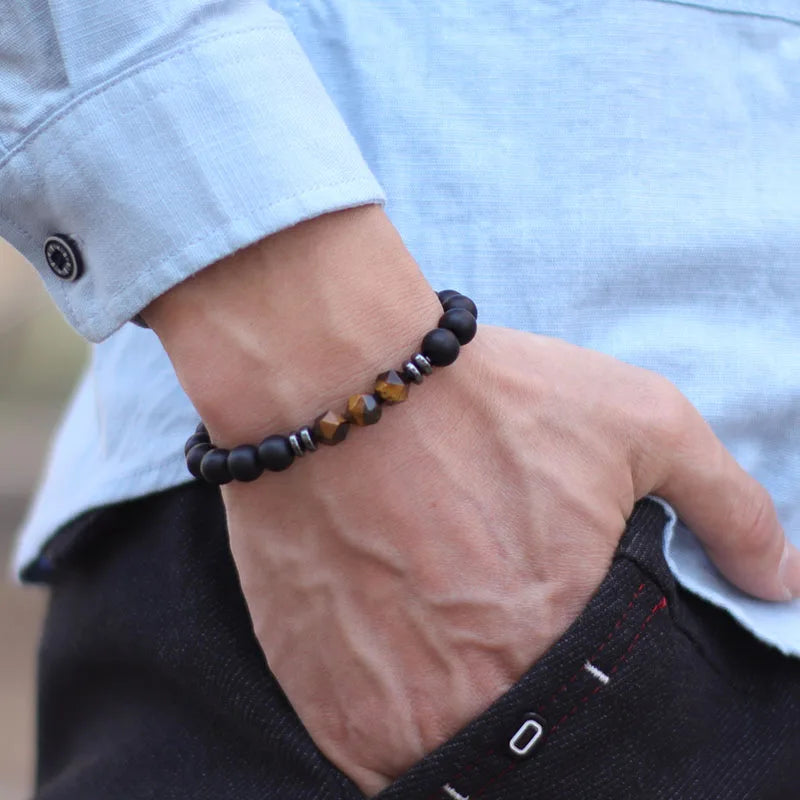 Pulseira Masculina com Pedras Naturais Ônix Preto, Olho de Tigre e Sodalita – Design Irregular com Contas Unissex