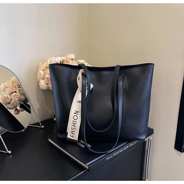 Bolsa Feminina de Verão Preta – Grande Capacidade e Design Casual para Ombro