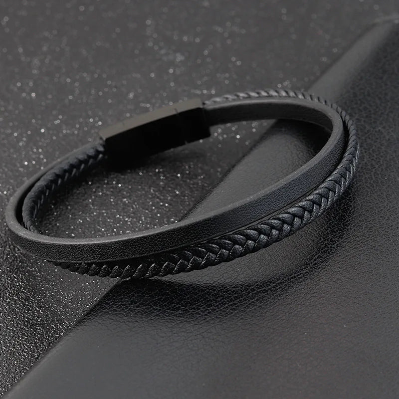 Pulseira Masculina em Couro Preto – Dupla Camada com Detalhe em Aço Inoxidável