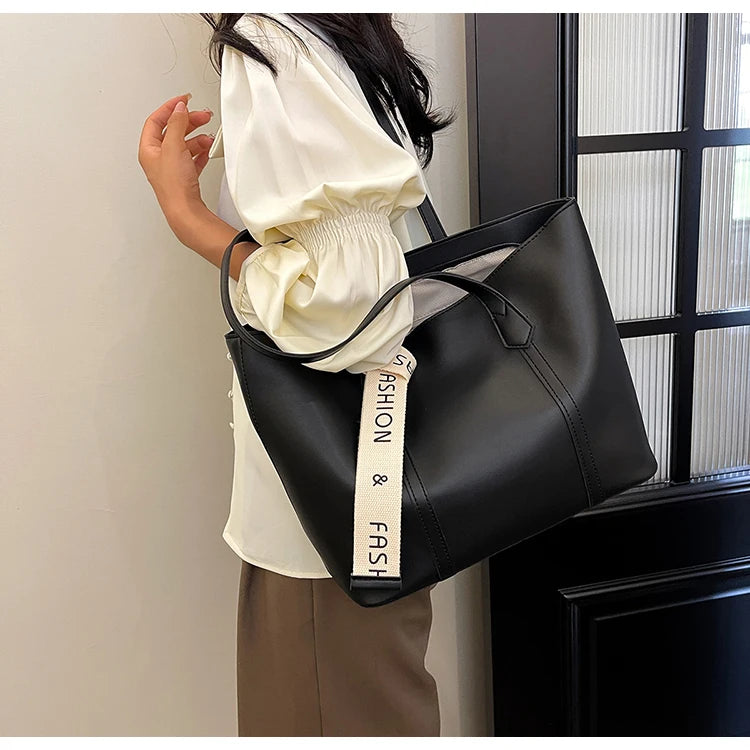 Bolsa Feminina de Verão Preta – Grande Capacidade e Design Casual para Ombro