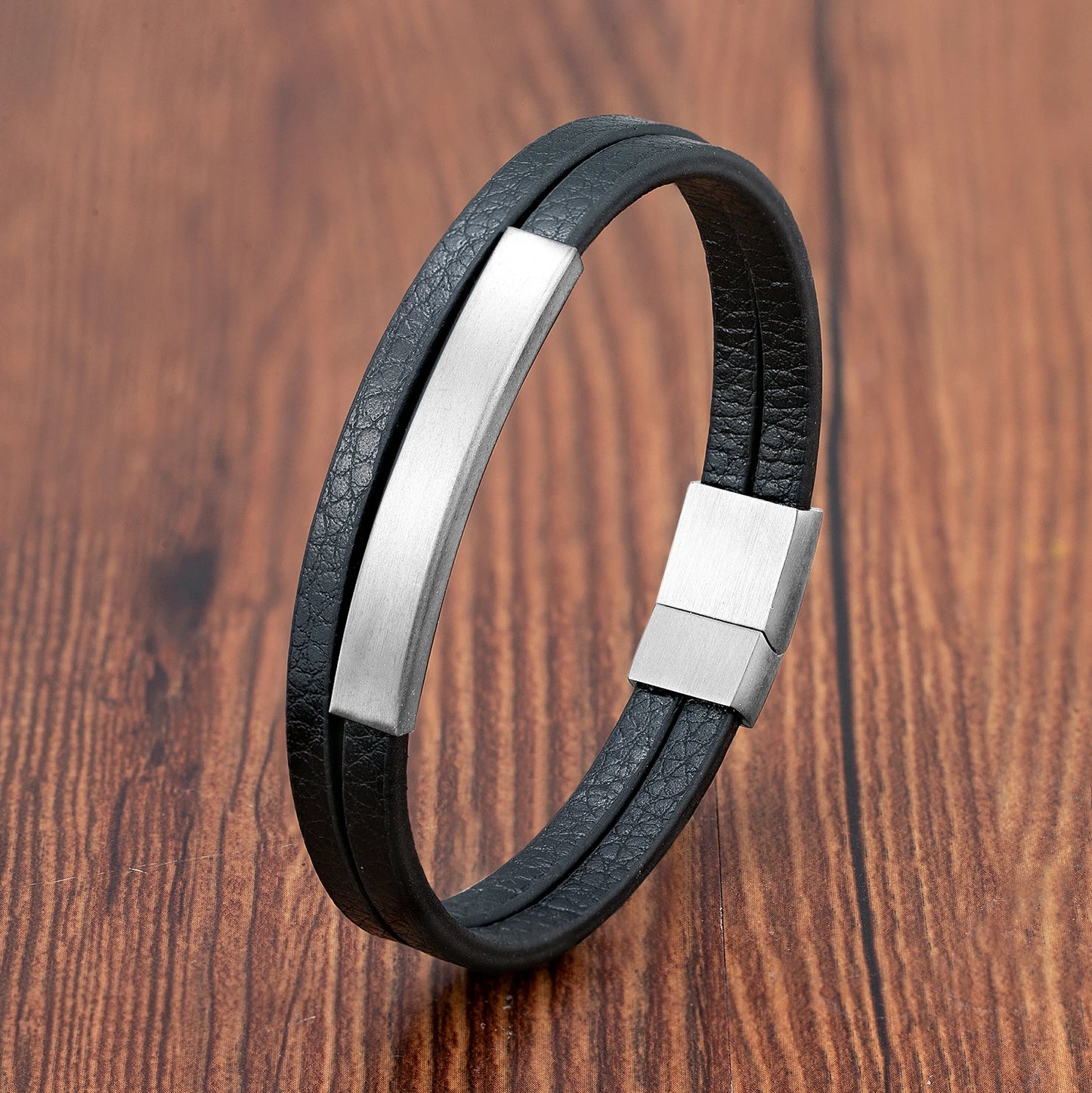 Pulseira Masculina em Couro Preto – Dupla Camada com Detalhe em Aço Inoxidável