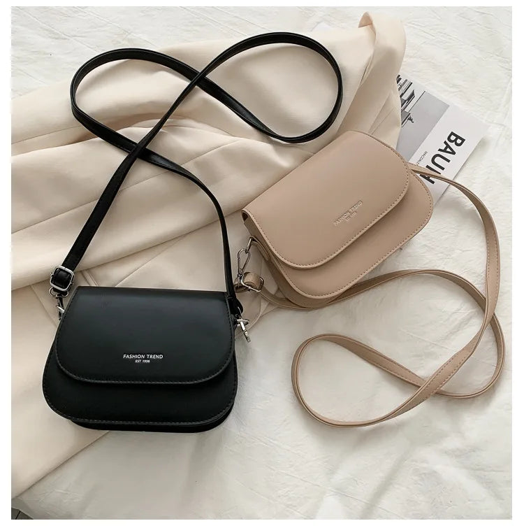 Bolsa Feminina Estilo Saddle em Couro PU – Bolsa Transversal Fashion com Correntes e Design Elegante
