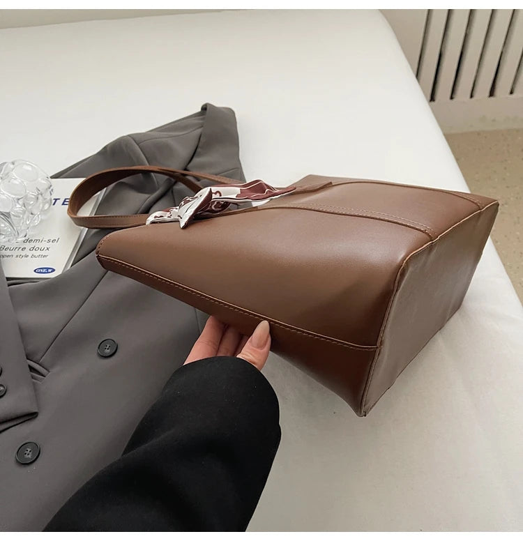 Bolsa Feminina de Verão Preta – Grande Capacidade e Design Casual para Ombro
