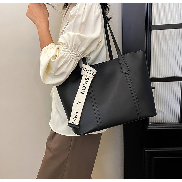 Bolsa Feminina de Verão Preta – Grande Capacidade e Design Casual para Ombro