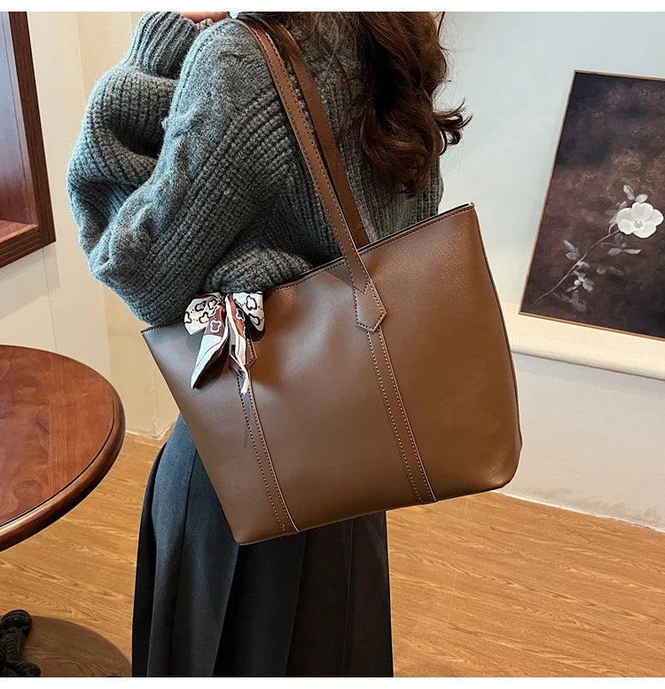 Bolsa Feminina de Verão Preta – Grande Capacidade e Design Casual para Ombro