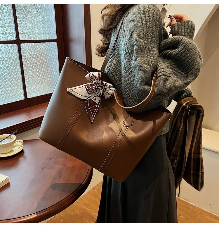 Bolsa Feminina de Verão Preta – Grande Capacidade e Design Casual para Ombro