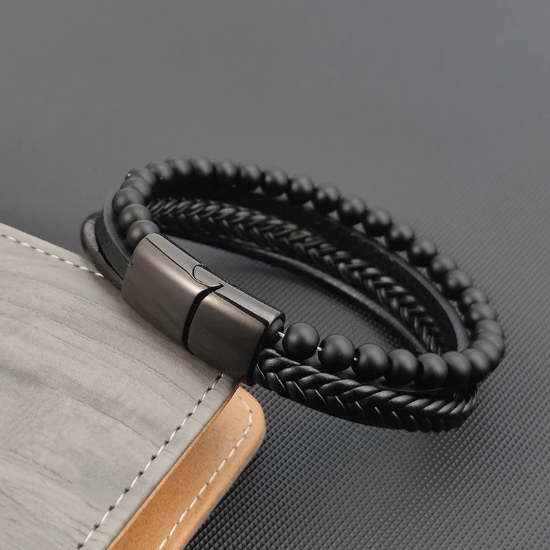 Pulseira Masculina Luxo 2026 em Couro e Aço Inoxidável – Fecho Magnético e Pedras Naturais