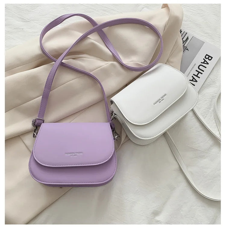 Bolsa Feminina Estilo Saddle em Couro PU – Bolsa Transversal Fashion com Correntes e Design Elegante