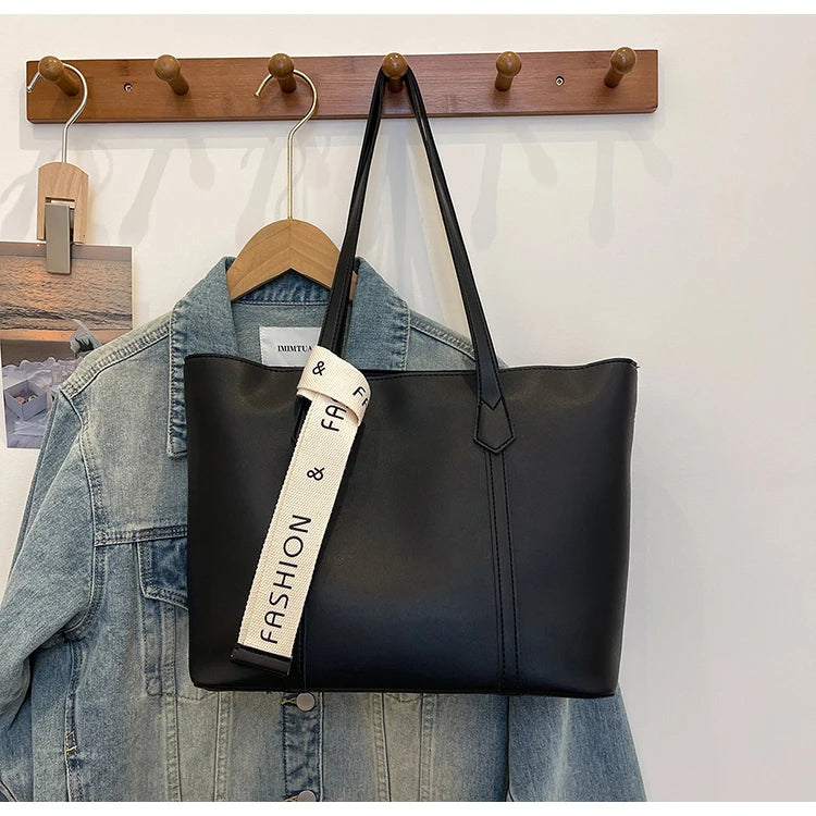 Bolsa Feminina de Verão Preta – Grande Capacidade e Design Casual para Ombro