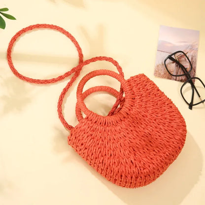 Bolsa de Praia Feminina em Palha Trançada – Formato Meia-Lua com Grande Capacidade e Estilo Verão