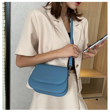 Bolsa Feminina Estilo Saddle em Couro PU – Bolsa Transversal Fashion com Correntes e Design Elegante