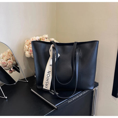 Bolsa Feminina de Verão Preta – Grande Capacidade e Design Casual para Ombro