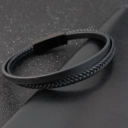 Pulseira Masculina em Couro Preto – Dupla Camada com Detalhe em Aço Inoxidável