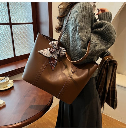 Bolsa Feminina de Verão Preta – Grande Capacidade e Design Casual para Ombro