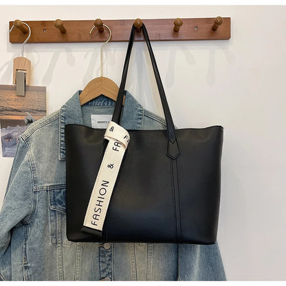 Bolsa Feminina de Verão Preta – Grande Capacidade e Design Casual para Ombro